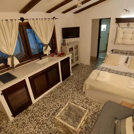 Дом отдыха Mitzela Mare House *