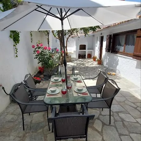 Дом отдыха Mitzela Mare House *