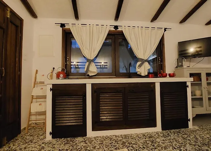 Mitzela Mare House *